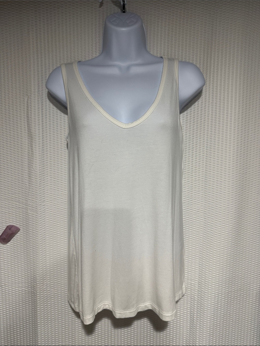 Nine West Cream V-Neck Tank Top